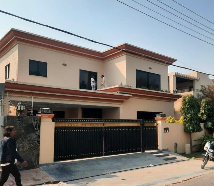 1 Kanal Full House for Rent in Phase 4 – Prime Location